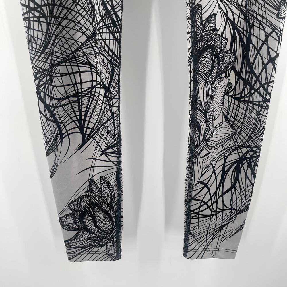 BEYOND YOGA Leggings Small Abstract Floral Gray  High Waist Flip It & Reverse It - Picture 9 of 10